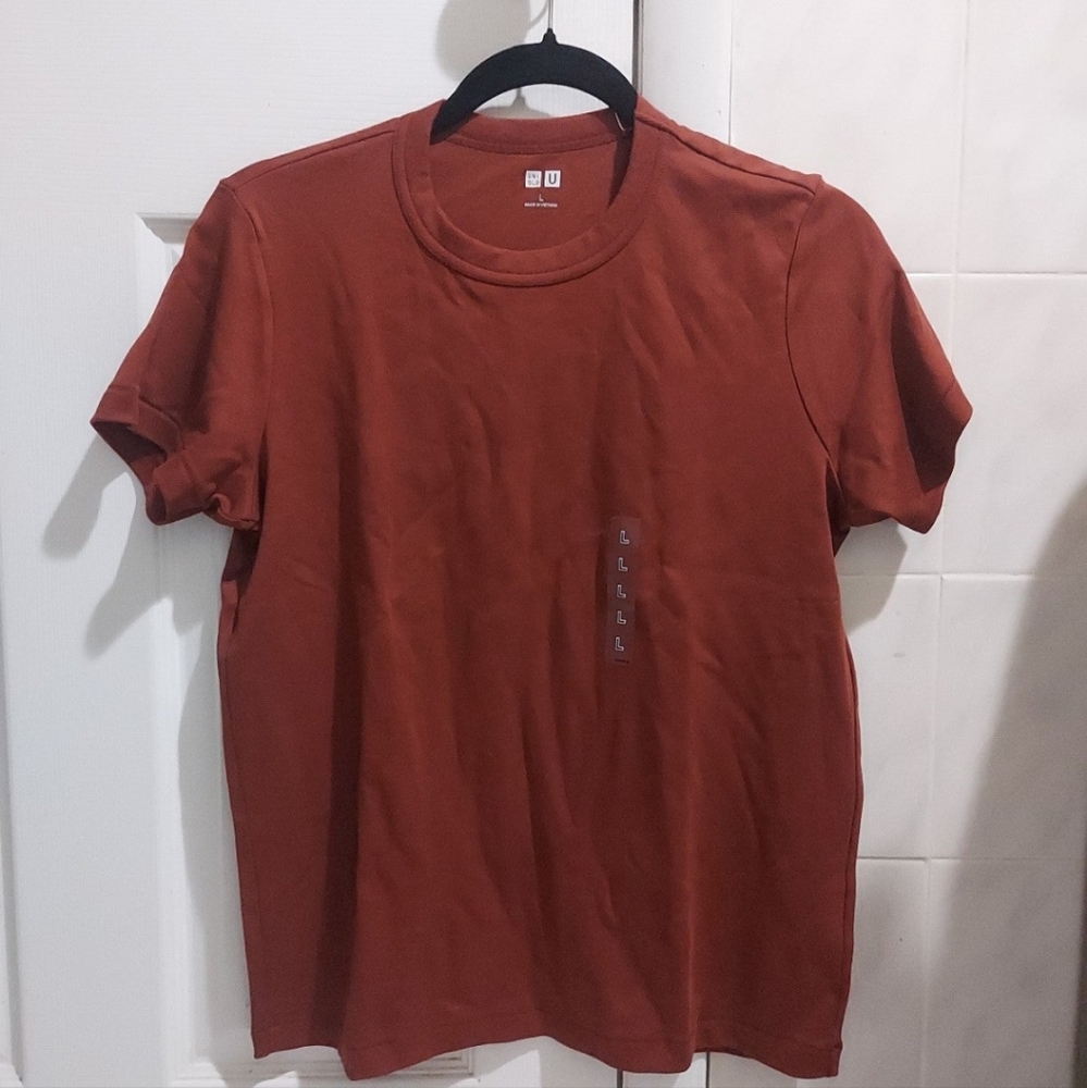 Uniqlo t-shirt